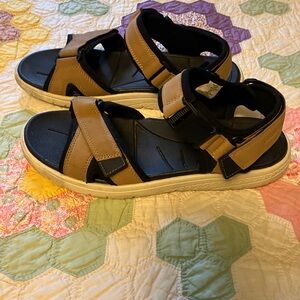 Men’s Lands End water sandal 10